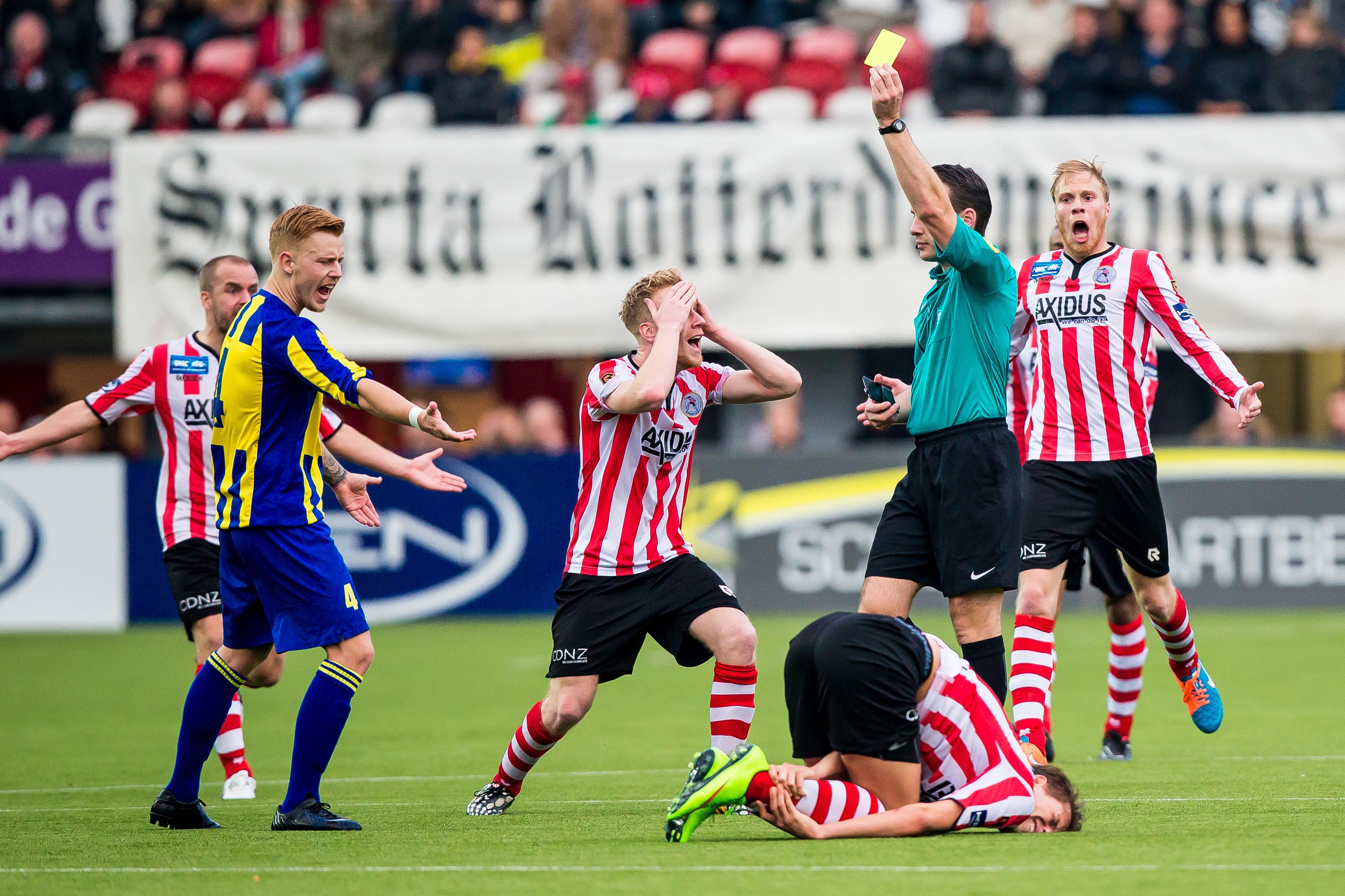 哄堂的笑声 哄堂的笑声